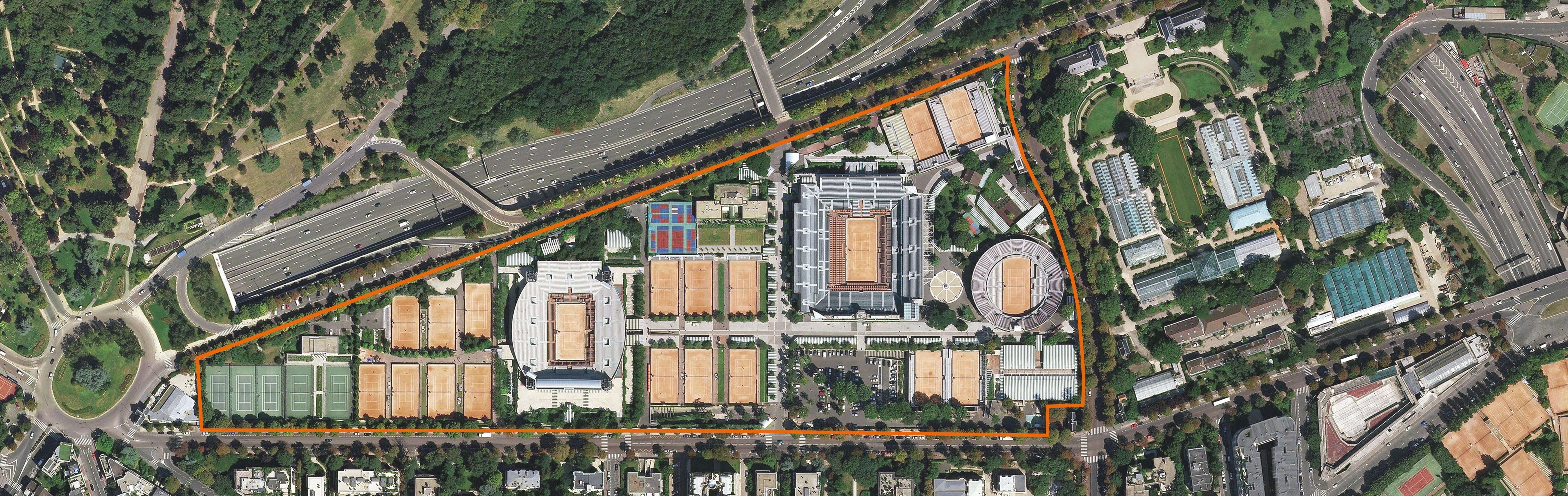 Stade Roland-Garros en 2011 avant le début des travaux.jpg