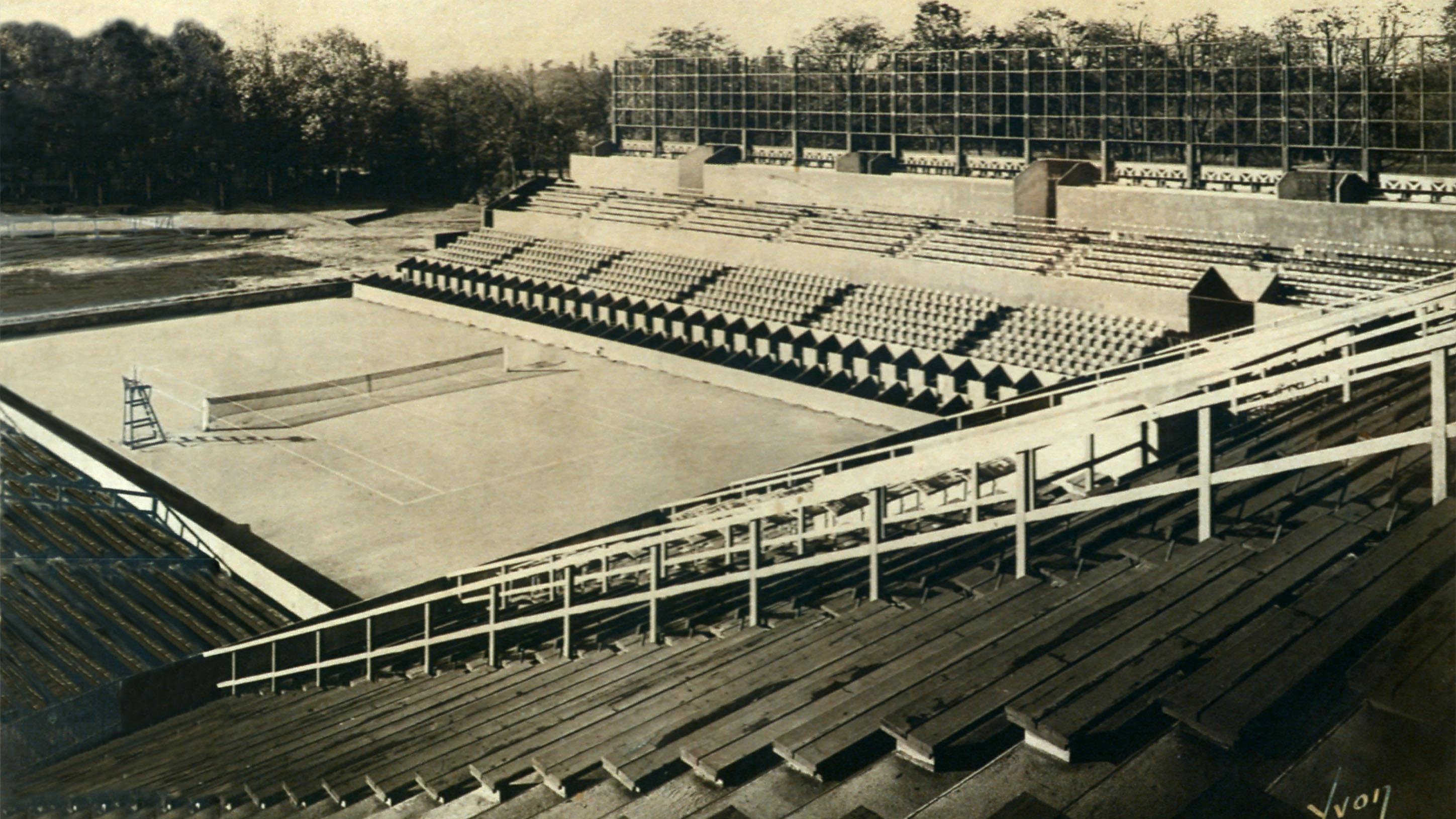 Stade Roland-Garros Construction du court Central en 1928 - © Photo Yvon-FFT. Court Central, 1928