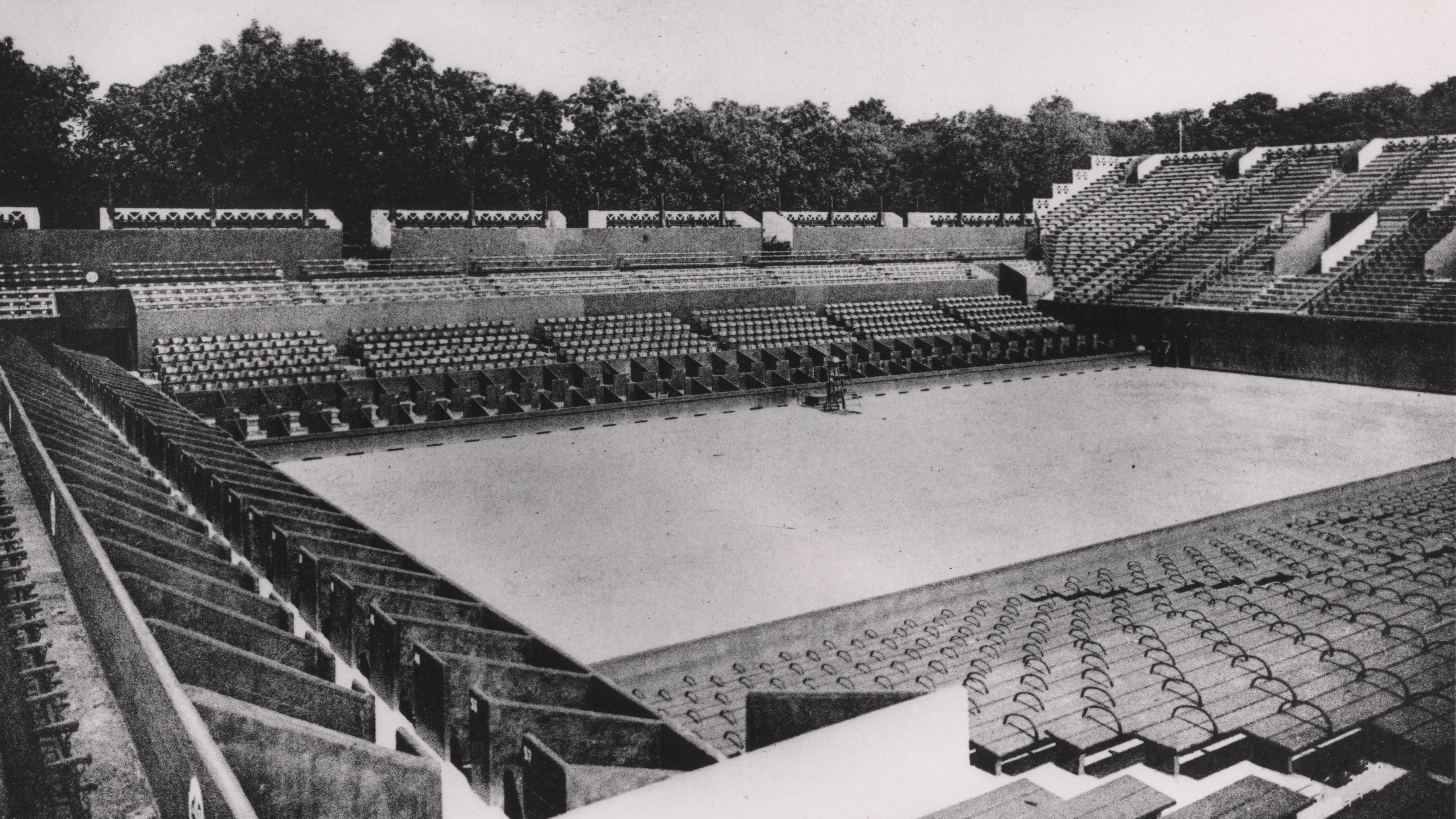 Stade Roland-Garros Construction du court Central en 1928 - Evolution du Central (1). Copyright Droits Réservés-FFT